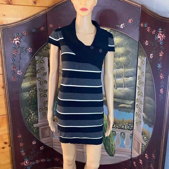Bodycon Fit Dress with Horizontal Stripes Dress Size Medium - Picture 1 of 4
